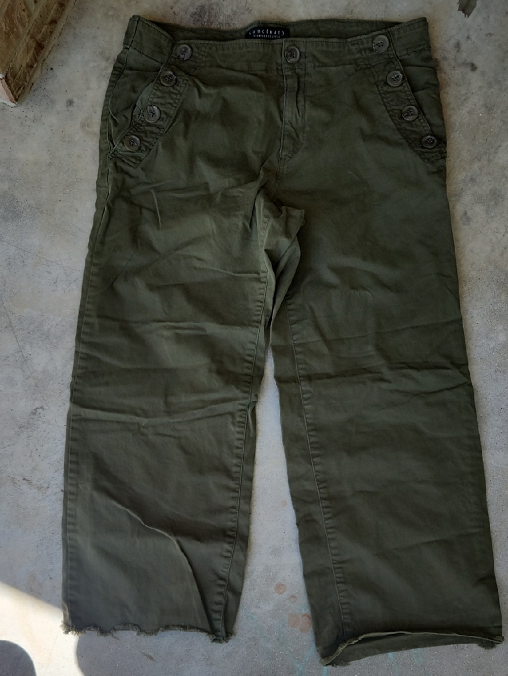 Sanctuary Olive Green Button-Accent Cropped Pants with Frayed Hems, Size 31